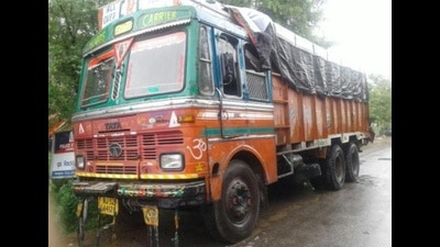 7 trucks, three different chassis number plates and fake registration papers were recovered from them. (HT File Photo) 7 trucks, three different chassis number plates and fake registration papers were recovered from them. (HT File Photo)