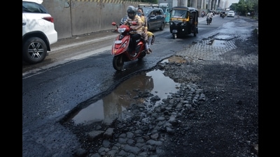 Potholes on Ghodbunder Road. BJP’s Thane city vice-president, Sachin More, has filed PIL against the potholes in Thane. (PRAFUL GANGURDE/HT PHOTO) Potholes on Ghodbunder Road. BJP’s Thane city vice-president, Sachin More, has filed PIL against the potholes in Thane. (PRAFUL GANGURDE/HT PHOTO)