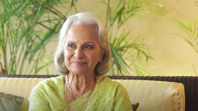 Waheeda Rehman once described Dev Anand as a ‘decent flirt’. Waheeda Rehman once described Dev Anand as a ‘decent flirt’.