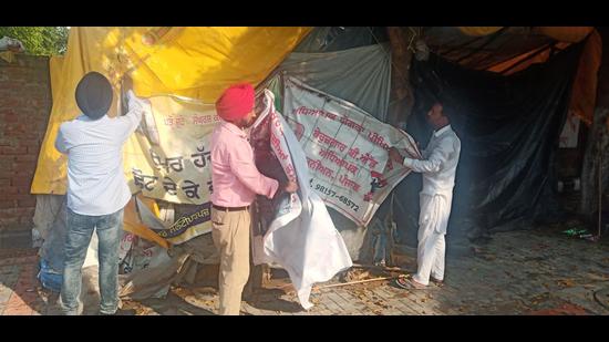 Members of unemployed teachers’ unions removing banners from outside the residence of Punjab cabinet minister Vijay Inder Singla at Sangrur. Singla held the education portfolio before the new cabinet took oath recently.