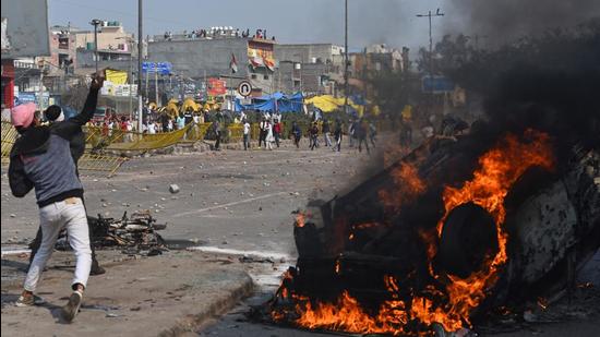 People described the scenes of 1984 when they heard rumours that the 2020 riots were coming to west Delhi. Some prepared to correct “mistakes” they made in 1984 like not having weapons. Others talked about fleeing (Sanchit Khanna/HT PHOTO)