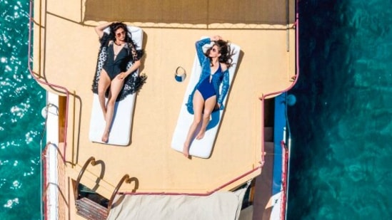 Luxury Cruise with Gala Dinner in Goa: If you are on a trip with your significant other and want to make their night special then you should plan for a romantic luxury cruise. From fancy dinners to breathtaking views, you will get the best of Goa through this ride.&nbsp;(Instagram/@cruisingclubindia)