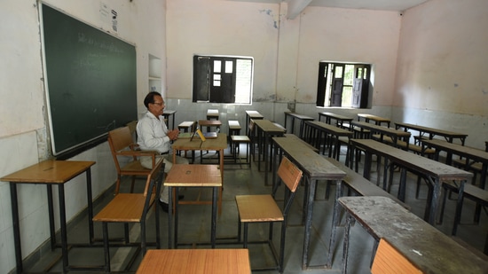 Only 1 teacher managing 225 students at UP school (Representational image) (HT Photo)