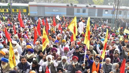 Protesters during a rail roko agitation against farm laws on February 18, 2021 (Sameer Sehgal/HT)