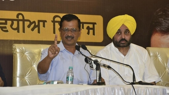 Ludhiana: Delhi CM and National convenor of AAP Arvind Kejriwal and MP Bhagwant Mann addressing the media persons in Ludhiana on Thursday, September 29, 2021. (Gurpreet Singh / HT PHOTO)
