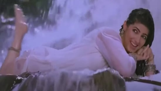 Twinkle Khanna in the Mela song Tujhe Rab Ne Banaya.