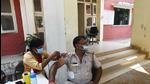 A police personnel gets vaccinated at the Sector 56 police station, in Gurugram on Friday. (Vipin Kumar /HT) A police personnel gets vaccinated at the Sector 56 police station, in Gurugram on Friday. (Vipin Kumar /HT)