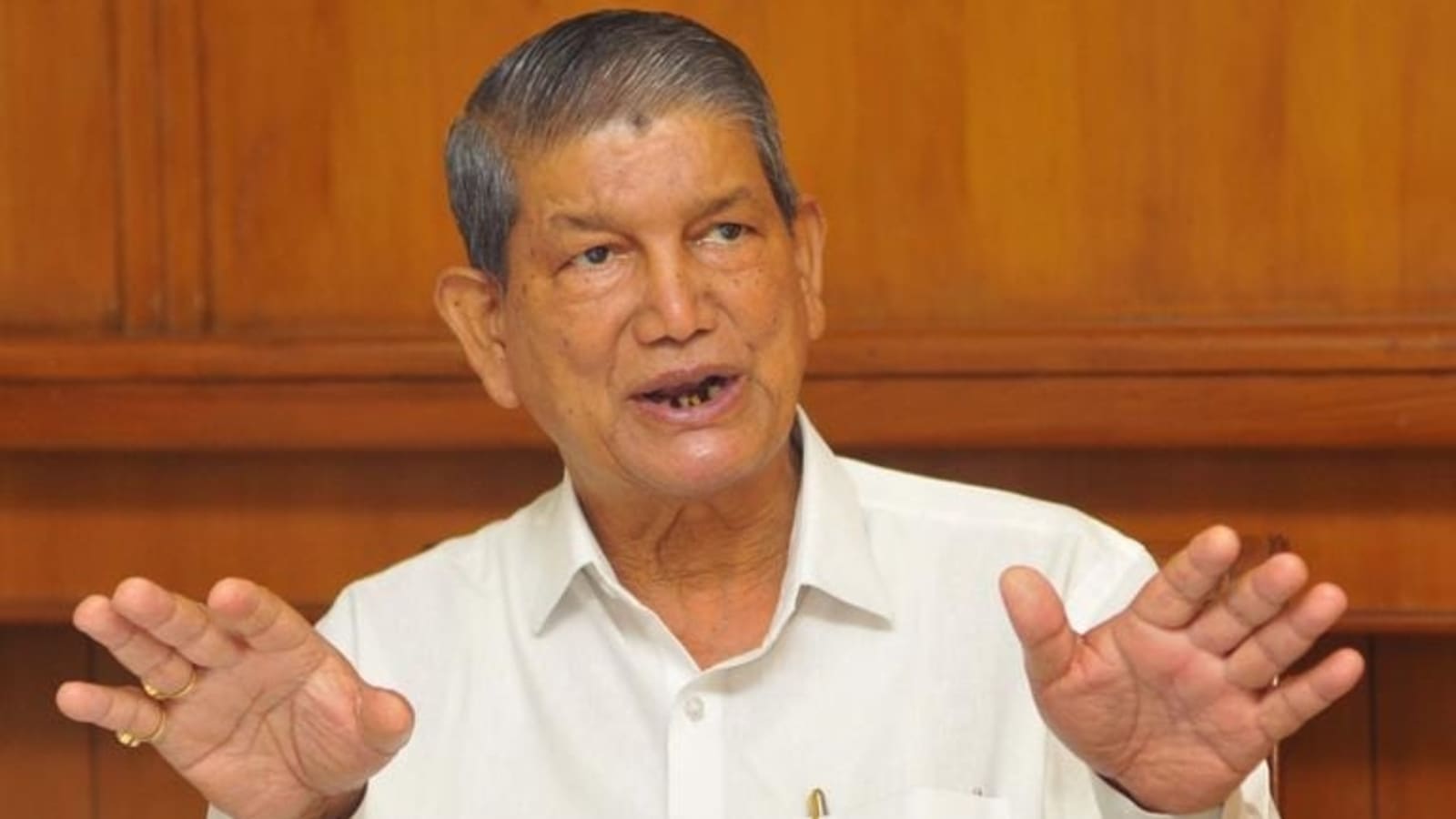 Amarinder Singh wasn't insulted by Congress, should rethink move: Harish Rawat - Hindustan Times