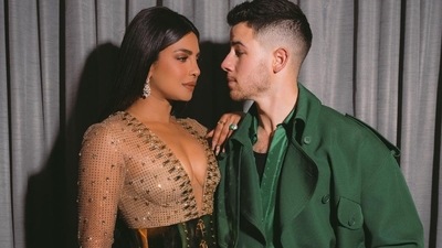 Priyanka Chopra gets flowers from Nick Jonas. Priyanka Chopra gets flowers from Nick Jonas. 
