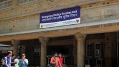 A day after 30 undergraduate students from GS Medical College attached to the KEM Hospital tested positive for Covid-19, a few of their samples have been sent for genome sequencing at the Kasturba Hospital. Since 29 students were fully vaccinated and only one was unvaccinated, doctors said that genome sequencing may help identify if a specific variant had caused the cluster of infections. (Bhushan Koyande/HT Photo)