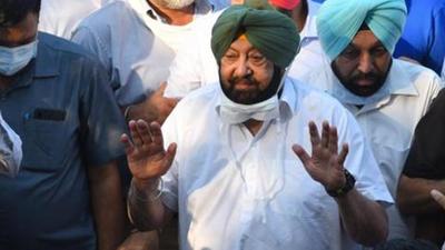 Captain Amarinder Singh interacts with the media outside Punjab Raj Bhawan after submitting his resignation from the post of Punjab Chief Minister last week. (HT PHOTO.) Captain Amarinder Singh interacts with the media outside Punjab Raj Bhawan after submitting his resignation from the post of Punjab Chief Minister last week. (HT PHOTO.)