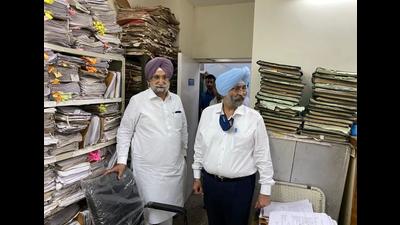 Punjab deputy chief minister Sukhjinder Singh Randhawa, who also holds the home portfolio, and acting DGP Iqbal Preet Singh Sahota, conducting a surprise check at the police headquarters in Chandigarh on Friday. (Ravi Kumar/HT)