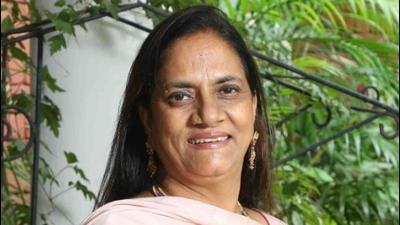 Dr Suman Singh takes over the charge of director, health services, UT, from Dr Amandeep Kang, who retired on September 30. (HT PHOTO)