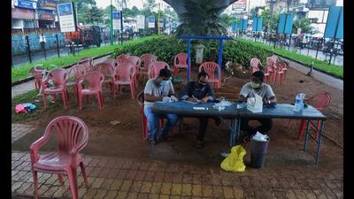 Very few people come forward for testing at centres in Thane. The daily positivity rate in Thane city is 2.34%, slightly more than the Maharashtra state figures. (PRAFUL GANGURDE/HT PHOTO) Very few people come forward for testing at centres in Thane. The daily positivity rate in Thane city is 2.34%, slightly more than the Maharashtra state figures. (PRAFUL GANGURDE/HT PHOTO)