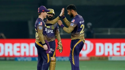 Just as they threatened to pull away, Varun Chakaravarthy pegged PBKS back with a double strike. He removed Agarwal before dismissing Nicholas Pooran for 12. (BCCI/IPL)