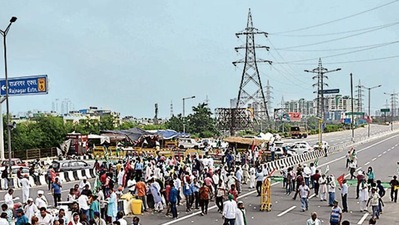 Farmers blocking the Delhi-Meerut Expressway during the Bharat Bandh against the farm laws earlier this week. sakib ali/ht