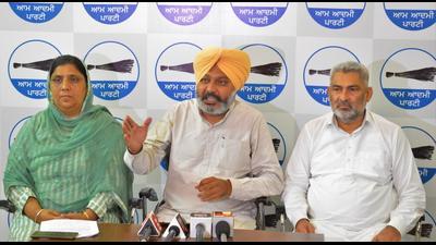 Punjab AAP leader Harpal Singh Cheema announcing the campaign in Chandigarh on Friday. (HT Photo)