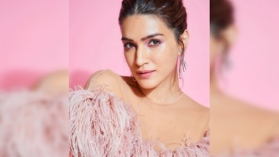 Kriti Sanon accessorised her party look with long statement earrings. (Instagram/@vandafashionagency)