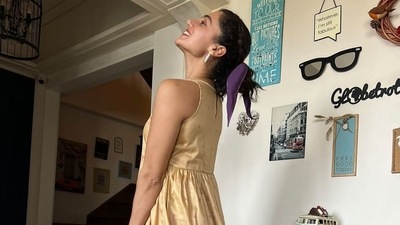 Taapsee Pannu poses in her new house. Taapsee Pannu poses in her new house. 