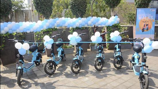 The MoU signed with Causis E-Mobility Pvt Ltd, a joint venture of United Kingdom (UK)-based Causis Group, is expected to help Maharashtra transform it into a leading state in terms of adoption of EVs in the country, officials said. (HT File)
