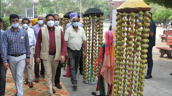 Mayor Ravi Kant Sharma during the inaugural ceremony of exhibition “Apshisht Kala Pardarshni” at Sector 17 in Chandigarh on Friday. (Ravi Kumar/HT)