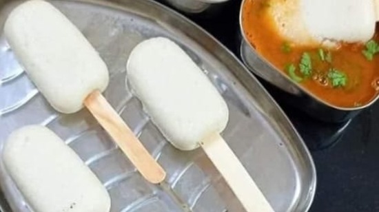 The picture of idlis being served on ice-cream sticks has gone viral. &nbsp;&nbsp;(Twitter/Anand Mahindra)