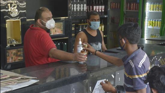 The Delhi Liquor Traders Association had approached the Delhi High Court against the New Excise Policy which is still under consideration. (HT PHOTO.)