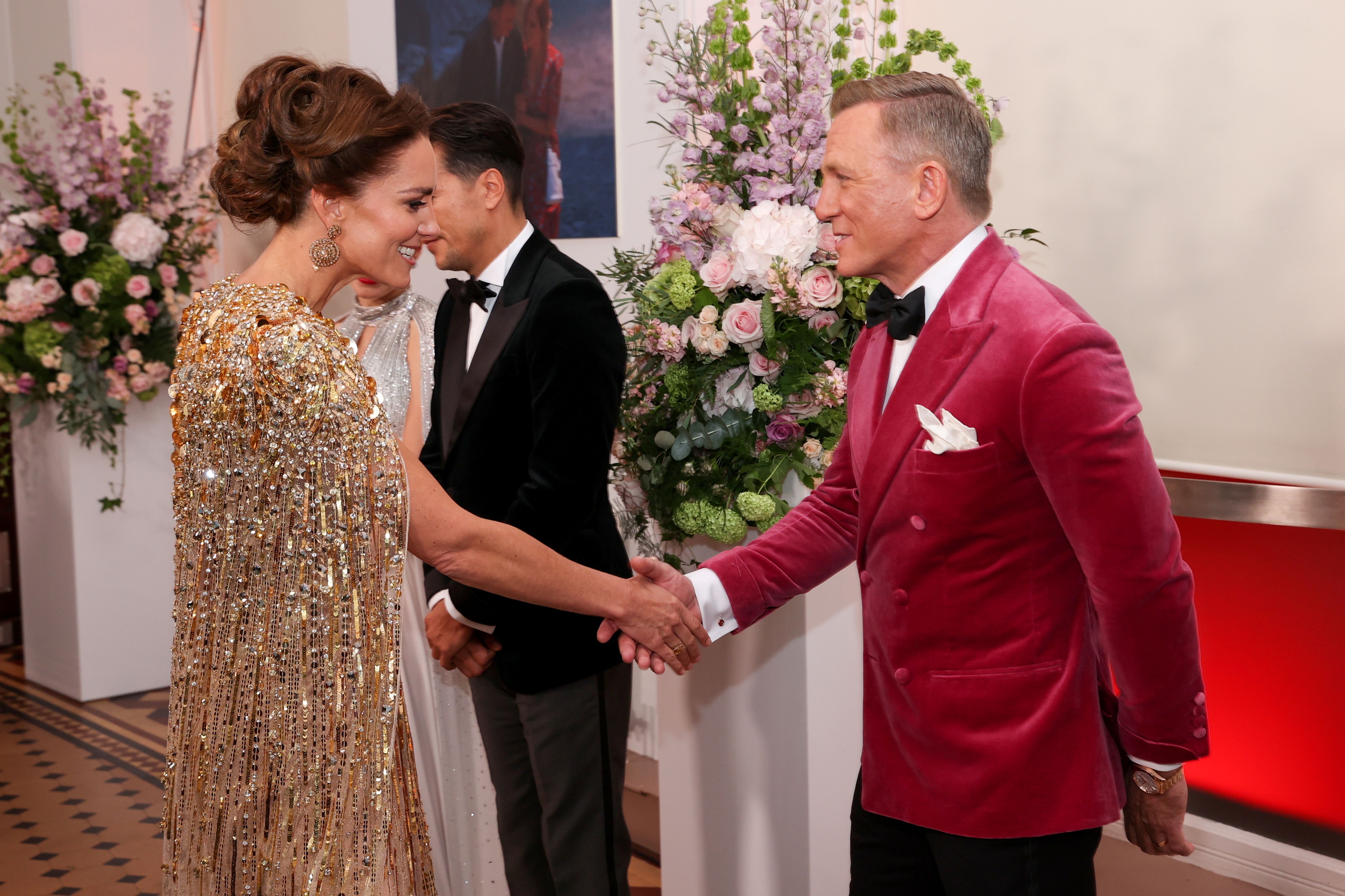 Catherine, Duchess of Cambridge, speaks with actor Daniel Craig at the world premiere of the new James Bond film "No Time To Die" at the Royal Albert Hall in London, Britain,(Chris Jackson/Pool via REUTERS)