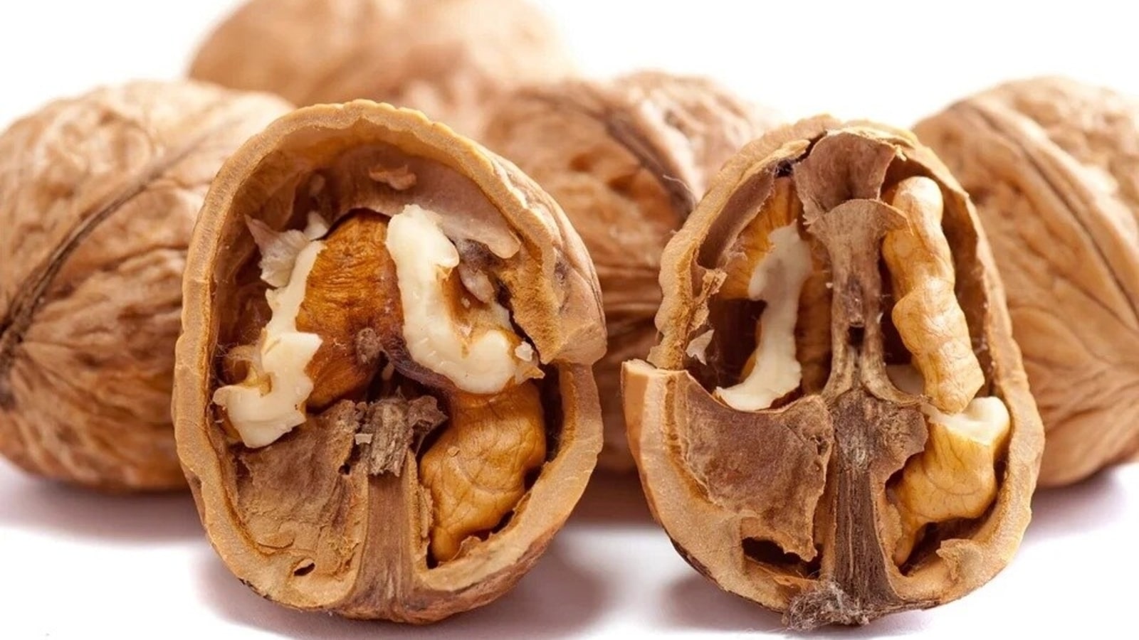 Walnut Benefits Walnut will get rid of unwanted hair, follow these home remedies