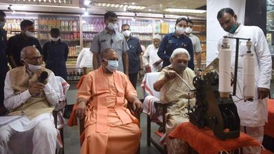 Uttar Pradesh governor Anandiben Patel, chief minister Yogi Adityanath at the Gandhi Ashram in Lucknow. (Deepak Gupta/HT Photo) Uttar Pradesh governor Anandiben Patel, chief minister Yogi Adityanath at the Gandhi Ashram in Lucknow. (Deepak Gupta/HT Photo)
