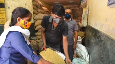 Delhi currently has around 7.2 million beneficiaries, who are delivered ration through a network of around 2,000 fair price shops under the public distribution system. (Raj K Raj/HT file photo) Delhi currently has around 7.2 million beneficiaries, who are delivered ration through a network of around 2,000 fair price shops under the public distribution system. (Raj K Raj/HT file photo)