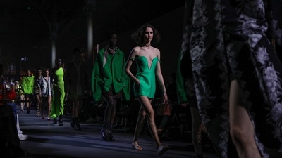 Paris Fashion Week: Valentino says it with flowers for Spring 2022 collection show (Vianney Le Caer/Invision/AP) Paris Fashion Week: Valentino says it with flowers for Spring 2022 collection show (Vianney Le Caer/Invision/AP)