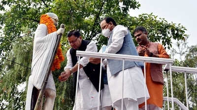 Uttarakhand Chief Minister Pushkar Singh Dhami pays floral tribute to the statue of Mahatma Gandhi on his 152nd Birth Anniversary, in Dehradun.
