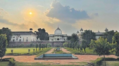 In the old times, this side of the fort faced the Yamuna—you might have seen it in old paintings.