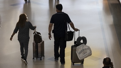 Indians travelling to the UK will have to undergo a 10-day quarantine under new British travel rules. (Bloomberg Photo/Representative Image) Indians travelling to the UK will have to undergo a 10-day quarantine under new British travel rules. (Bloomberg Photo/Representative Image)