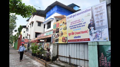 A hoarding announcing about the food bank in Vashi. NMMC has provided a fridge for the food bank that has been started in Navi Mumbai. (BACHCHAN KUMAR/HT PHOTO) A hoarding announcing about the food bank in Vashi. NMMC has provided a fridge for the food bank that has been started in Navi Mumbai. (BACHCHAN KUMAR/HT PHOTO)