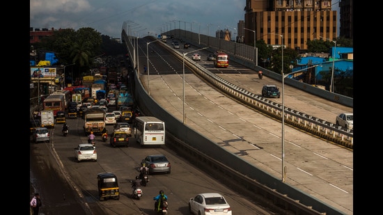 Two months since it was inaugurated by chief minister Uddhav Thackeray on August 1, the Ghatkopar-Mankhurd flyover has still not been opened for heavy vehicles. It will take up to two more months before heavy vehicles are allowed to use the flyover, civic authorities from the bridges department said. (Pratik Chorge/HT PHOTO)