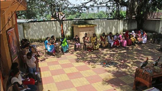 A vaccination drive for low income community at zilla parishad school, Jambhulwadi in Pune, on Saturday. Syringe shortage may hit 75-hr vaccination drive in PMC and rural Pune. (RAVINDRA JOSHI/HT)