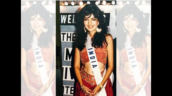 Sonu Walia was crowned Miss India in a Hemant Trivedi outfit Sonu Walia was crowned Miss India in a Hemant Trivedi outfit