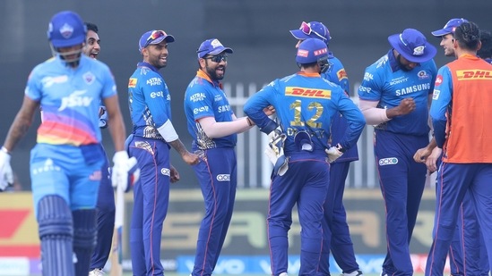 Mumbai Indians players celebrate after Kieron Pollard sent Shikhar Dhawan back to the pavilion with a run out off a brilliant direct hit.(BCCI/IPL)