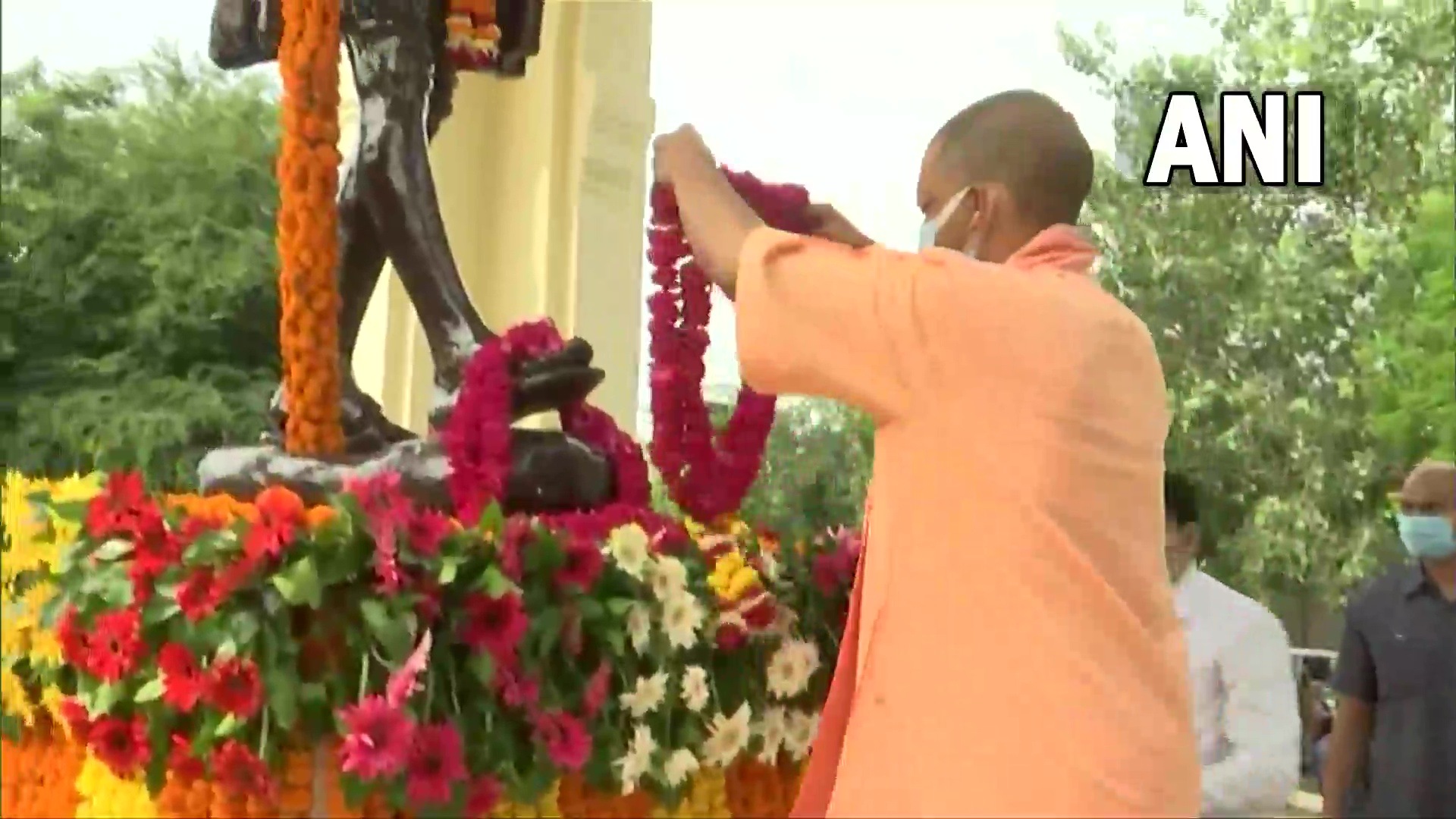 Uttar Pradesh chief minister Yogi Adityanath pay tributes to Mahatma Gandhi in Lucknow on his 152nd birth anniversary. ( ANI) Uttar Pradesh chief minister Yogi Adityanath pay tributes to Mahatma Gandhi in Lucknow on his 152nd birth anniversary. ( ANI)