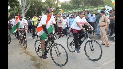 A 10.2 kilometre cyclothon on the occasion of Azadi Ka Amrut Mahotsav underway in Ludhiana on Sunday. (HT photo)