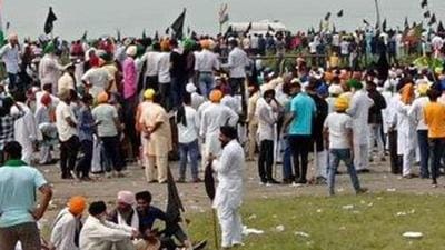 Violence broke out after eight people were feared dead when a jeep allegedly ran over protesting farmers in Lakhimpur Kheri district of Uttar Pradesh on Sunday afternoon. (TWITTER.) Violence broke out after eight people were feared dead when a jeep allegedly ran over protesting farmers in Lakhimpur Kheri district of Uttar Pradesh on Sunday afternoon. (TWITTER.)