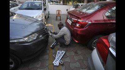 In Uttar Pradesh, the transport department had set the September 30 deadline for installation of HSRPs on vehicles. (HT Archive) In Uttar Pradesh, the transport department had set the September 30 deadline for installation of HSRPs on vehicles. (HT Archive)