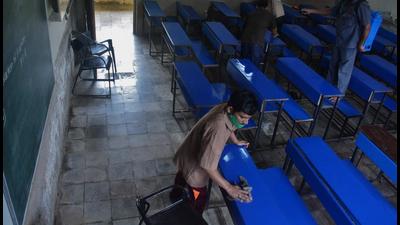 As schools have opened up, Mumbai colleges have started to draw up lists of fully vaccinated staff and students, assessing total classrooms available and sanitisation schedule to avoid last-minute decisions (HT PHOTO) As schools have opened up, Mumbai colleges have started to draw up lists of fully vaccinated staff and students, assessing total classrooms available and sanitisation schedule to avoid last-minute decisions (HT PHOTO)