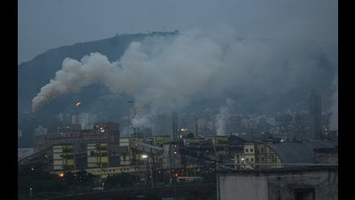 The Uttar Pradesh Pollution Control Board has issued notices to 18 industrial units for allegedly violating air pollution control norms. This is the third time since August that the board has sent out notices to industrial units. (HT FILE PHOTO) The Uttar Pradesh Pollution Control Board has issued notices to 18 industrial units for allegedly violating air pollution control norms. This is the third time since August that the board has sent out notices to industrial units. (HT FILE PHOTO)