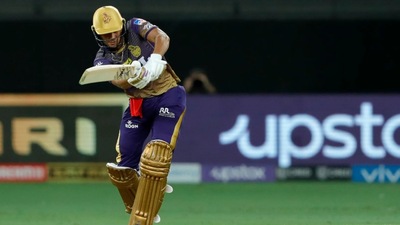 KKR opener Shubman Gill drives Jason Holder for 4 in the powerplay. (BCCI/IPL)