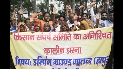 Residents of Galand village protest against a garbage dumping ground in the village on Sunday. (Sakib Ali/HT) Residents of Galand village protest against a garbage dumping ground in the village on Sunday. (Sakib Ali/HT)