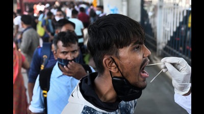 Mumbai has 4,713 active Covid-19 cases, a rise from the nearly 3,000 last month this time. Of the total 4,713 active cases, 45% are asymptomatic, according to the data provided by the Brihanmumbai Municipal Corporation (BMC). (Satish Bate/HT Photo) Mumbai has 4,713 active Covid-19 cases, a rise from the nearly 3,000 last month this time. Of the total 4,713 active cases, 45% are asymptomatic, according to the data provided by the Brihanmumbai Municipal Corporation (BMC). (Satish Bate/HT Photo)