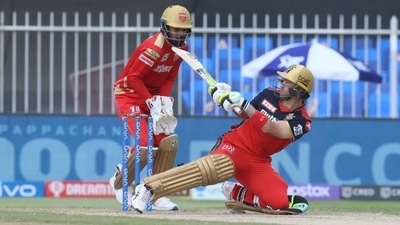 Glenn Maxwell scored 57 runs as RCB posted 164/7 in 20 overs. (IPL)